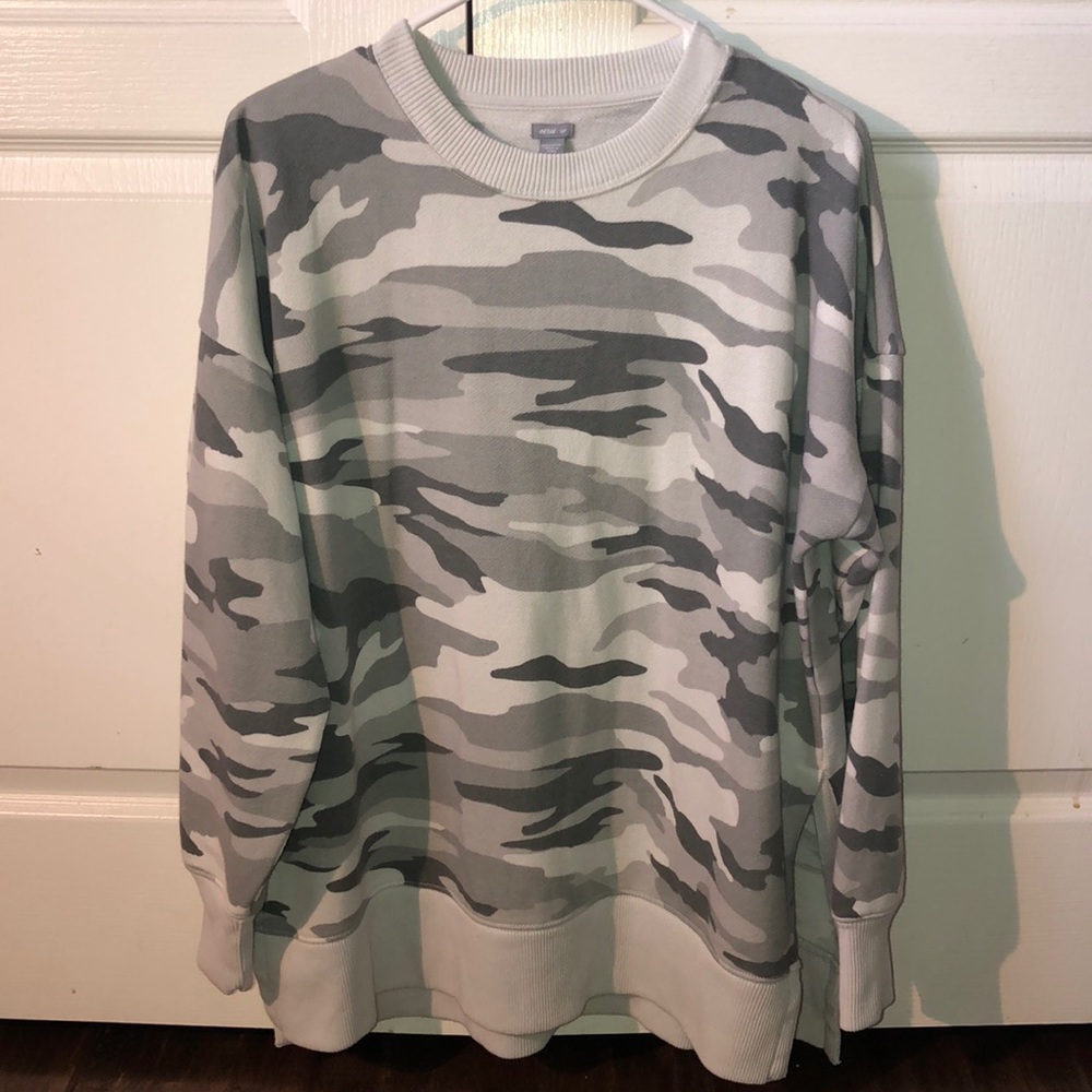 AE Grey Camo Sweatshirt. Cute and Comfy!